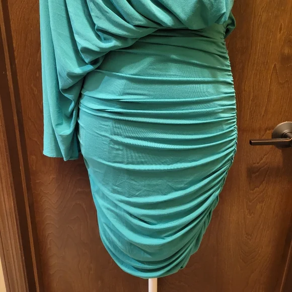 BCBG Elegant Emerald Green Dress NWT - Picture 5 of 11